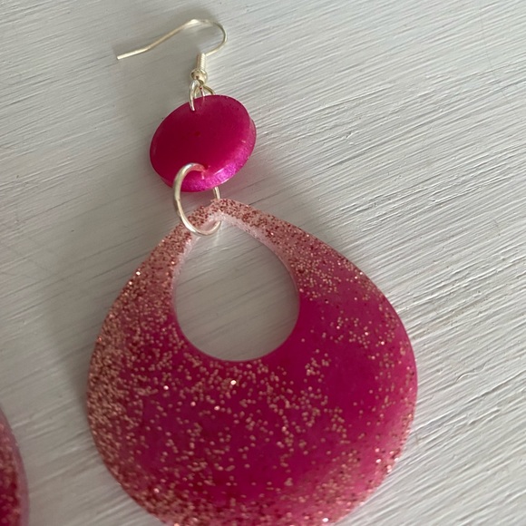 Resin homemade dangle earrings - Picture 3 of 3